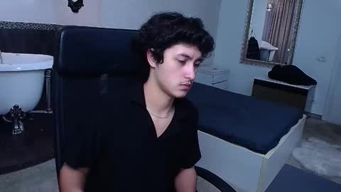 Snapshot of griffindane chatting on February 13, 5:36 am GriffinDane online show from February 13, 5:36 am