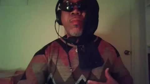 Snapshot of grovestbottom chatting on April 5, 5:04 am grovestbottom online show from April 5, 5:04 am