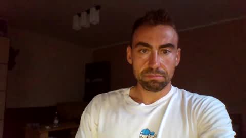 Snapshot of grunner12 chatting on August 5, 6:33 pm grunner12 online show from August 5, 6:33 pm