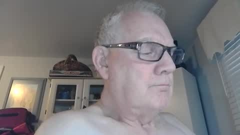 Snapshot of gspotlover1 chatting on October 28, 12:52 pm Horny Daddy online show from October 28, 12:52 pm