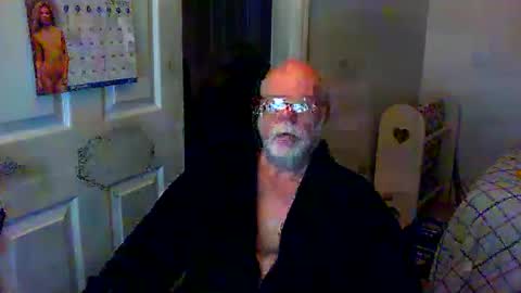 Snapshot of gtnolder60 chatting on January 4, 3:50 am Gary online show from January 4, 3:50 am
