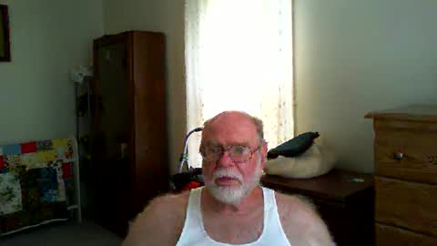 Snapshot of gtnolder60 chatting on September 26, 2:32 pm Gary online show from September 26, 2:32 pm