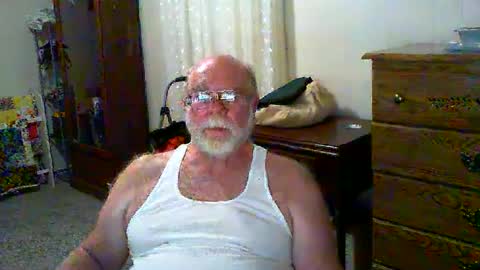 Snapshot of gtnolder60 chatting on September 27, 2:38 am Gary online show from September 27, 2:38 am