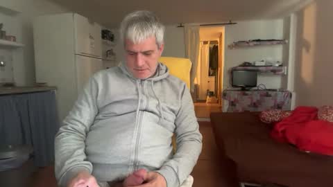 guardiannif_ online show from February 4, 10:32 am