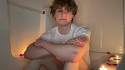 gucciboi4 online show from February 7, 10:02 pm