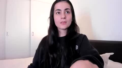 Snapshot of guccipussy1 chatting on January 23, 12:35 am Elena online show from January 23, 12:35 am