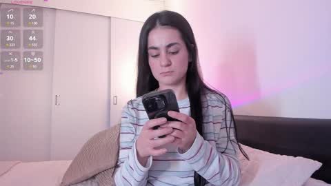 Snapshot of guccipussy1 chatting on January 29, 7:43 pm Elena online show from January 29, 7:43 pm