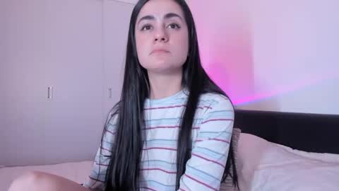 Snapshot of guccipussy1 chatting on January 29, 11:04 pm Elena online show from January 29, 11:04 pm