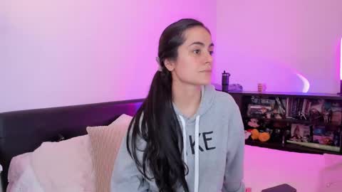 Snapshot of guccipussy1 chatting on February 21, 7:54 pm Elena online show from February 21, 7:54 pm