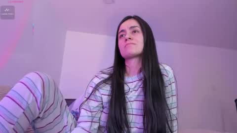 Snapshot of guccipussy1 chatting on February 25, 1:09 am Elena online show from February 25, 1:09 am