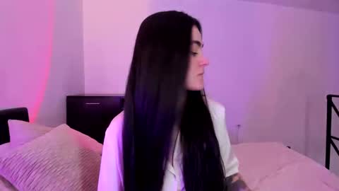 Snapshot of guccipussy1 chatting on February 25, 7:47 pm Elena online show from February 25, 7:47 pm