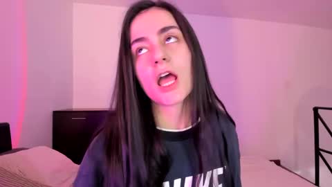 Snapshot of guccipussy1 chatting on February 28, 2:31 pm Elena online show from February 28, 2:31 pm