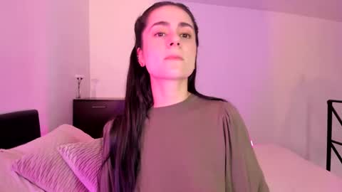 Snapshot of guccipussy1 chatting on March 4, 5:34 pm Elena online show from March 4, 5:34 pm