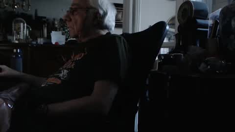 Snapshot of gueraldus chatting on February 16, 5:09 pm guerald online show from February 16, 5:09 pm