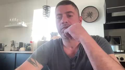 guil0 online show from October 29, 7:37 pm