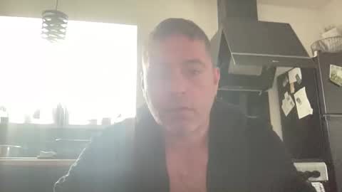 Snapshot of guil0 chatting on November 5, 12:05 pm guil0 online show from November 5, 12:05 pm