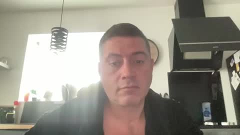 Snapshot of guil0 chatting on November 8, 11:32 am guil0 online show from November 8, 11:32 am