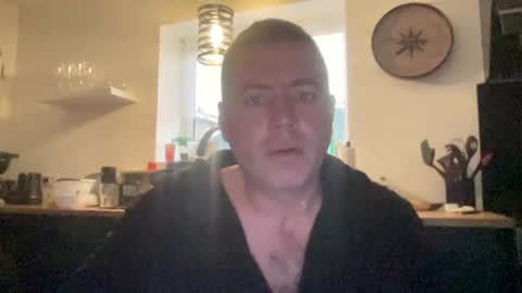 Snapshot of guil0 chatting on November 10, 10:47 am guil0 online show from November 10, 10:47 am