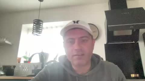 Snapshot of guil0 chatting on January 10, 1:13 pm guil0 online show from January 10, 1:13 pm