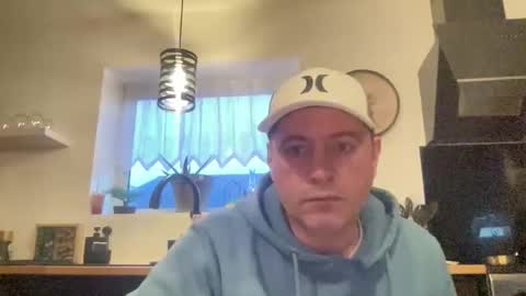 Snapshot of guil0 chatting on January 12, 8:25 pm guil0 online show from January 12, 8:25 pm