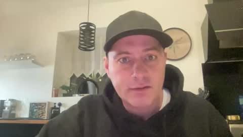 Snapshot of guil0 chatting on January 14, 9:09 pm guil0 online show from January 14, 9:09 pm