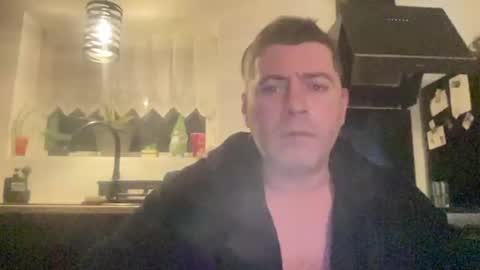 Snapshot of guil0 chatting on February 14, 6:32 am guil0 online show from February 14, 6:32 am