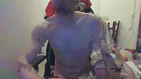 Snapshot of guil67728799 chatting on February 14, 8:37 pm guil67728799 online show from February 14, 8:37 pm