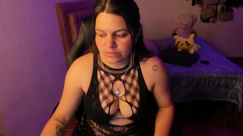 Snapshot of guinivere_blake chatting on December 1, 11:36 pm Hello Im Julieta Im 25 years old welcome to my room have fun and be happy. online show from December 1, 11:36 pm