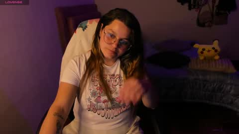 Snapshot of guinivere_blake chatting on December 5, 4:42 am Hello Im Julieta Im 25 years old welcome to my room have fun and be happy. online show from December 5, 4:42 am
