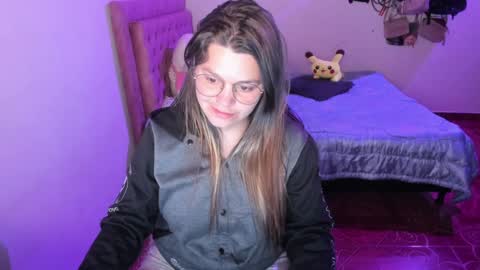 Snapshot of guinivere_blake chatting on January 7, 2:53 am Hello Im Julieta Im 25 years old welcome to my room have fun and be happy. online show from January 7, 2:53 am