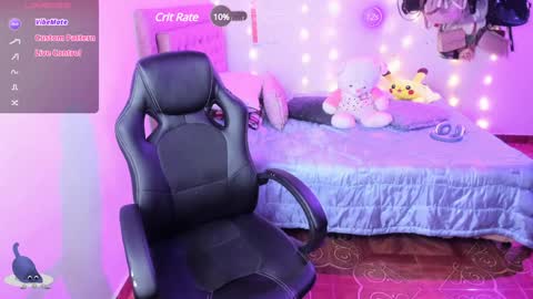 Snapshot of guinivere_blake chatting on January 23, 7:43 am Hello Im Julieta Im 25 years old welcome to my room have fun and be happy. online show from January 23, 7:43 am