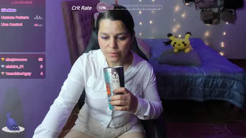Snapshot of guinivere_blake chatting on January 26, 11:28 am Hello Im Julieta Im 25 years old welcome to my room have fun and be happy. online show from January 26, 11:28 am