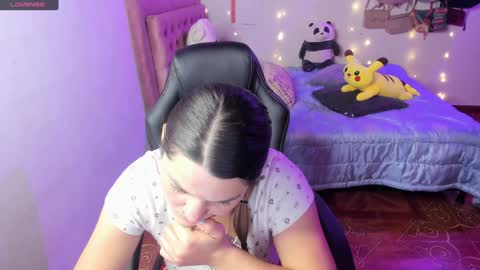 Snapshot of guinivere_blake chatting on February 8, 3:31 pm Hello Im Julieta Im 25 years old welcome to my room have fun and be happy. online show from February 8, 3:31 pm