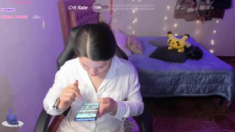 Snapshot of guinivere_blake chatting on February 17, 3:58 am Hello Im Julieta Im 25 years old welcome to my room have fun and be happy. online show from February 17, 3:58 am