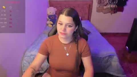 Snapshot of guinivere_blake chatting on February 25, 3:52 am Hello Im Julieta Im 25 years old welcome to my room have fun and be happy. online show from February 25, 3:52 am