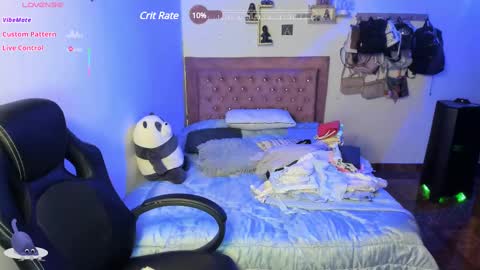 Snapshot of guinivere_blake chatting on March 10, 10:04 am Hello Im Julieta Im 25 years old welcome to my room have fun and be happy. online show from March 10, 10:04 am