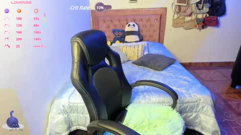 Snapshot of guinivere_blake chatting on March 11, 7:58 am Hello Im Julieta Im 25 years old welcome to my room have fun and be happy. online show from March 11, 7:58 am