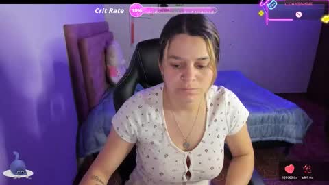 Snapshot of guinivere_blake chatting on September 13, 3:28 am Hello Im Julieta Im 25 years old welcome to my room have fun and be happy. online show from September 13, 3:28 am