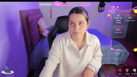 Snapshot of guinivere_blake chatting on September 25, 2:37 am Hello Im Julieta Im 25 years old welcome to my room have fun and be happy. online show from September 25, 2:37 am