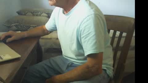 Snapshot of gulfcoast1952 chatting on June 30, 5:47 pm Roy online show from June 30, 5:47 pm