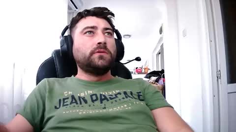 Snapshot of guliverreal chatting on December 4, 8:23 am guliverreal online show from December 4, 8:23 am