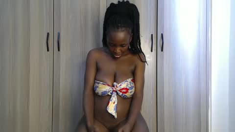 Miss Incredible online show from November 2, 11:01 am