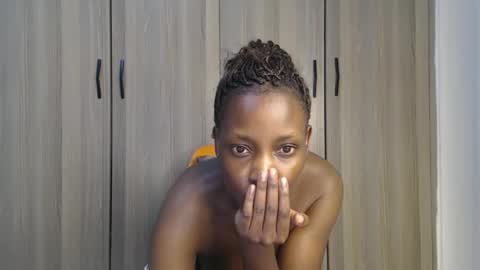 Miss Incredible online show from May 12, 11:57 pm