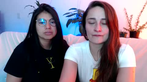 Snapshot of gumball_room chatting on February 17, 7:10 pm Vane blonde and Hazell black hair online show from February 17, 7:10 pm