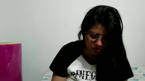 Vane blonde and Hazell black hair online show from February 15, 5:53 pm
