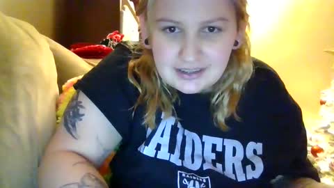 Gummybearluvzu online show from December 15, 1:04 pm