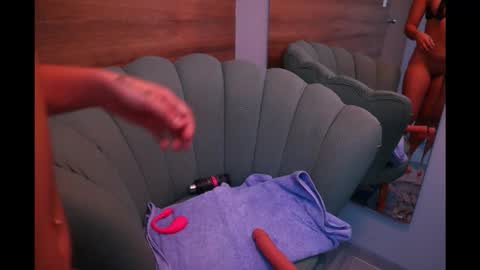 Snapshot of gummyluv chatting on February 15, 5:20 pm gummyluv online show from February 15, 5:20 pm