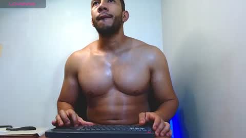 Snapshot of gurushake chatting on June 22, 3:47 am holl latino online show from June 22, 3:47 am