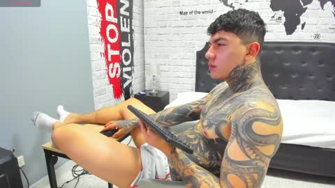 Snapshot of gury_tattoo chatting on March 31, 1:00 pm Gury online show from March 31, 1:00 pm