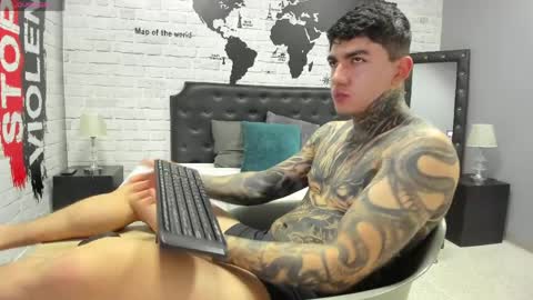 Snapshot of gury_tattoo chatting on April 1, 12:50 pm Gury online show from April 1, 12:50 pm
